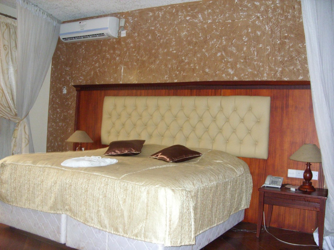 Accommodation & Dining