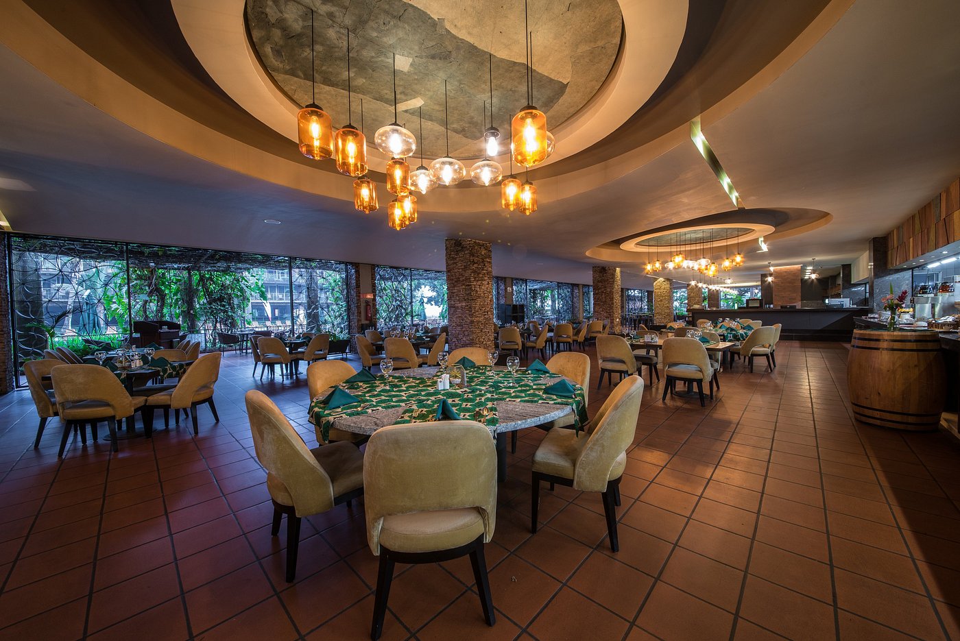 Dining & Restaurant