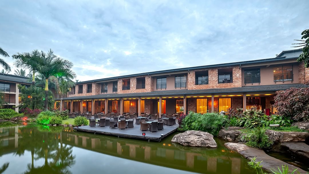 Dining & Bars
