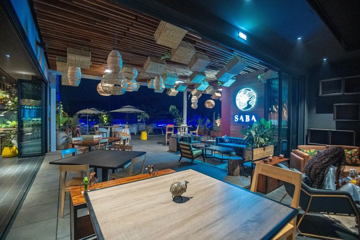 Dining & Beverages
